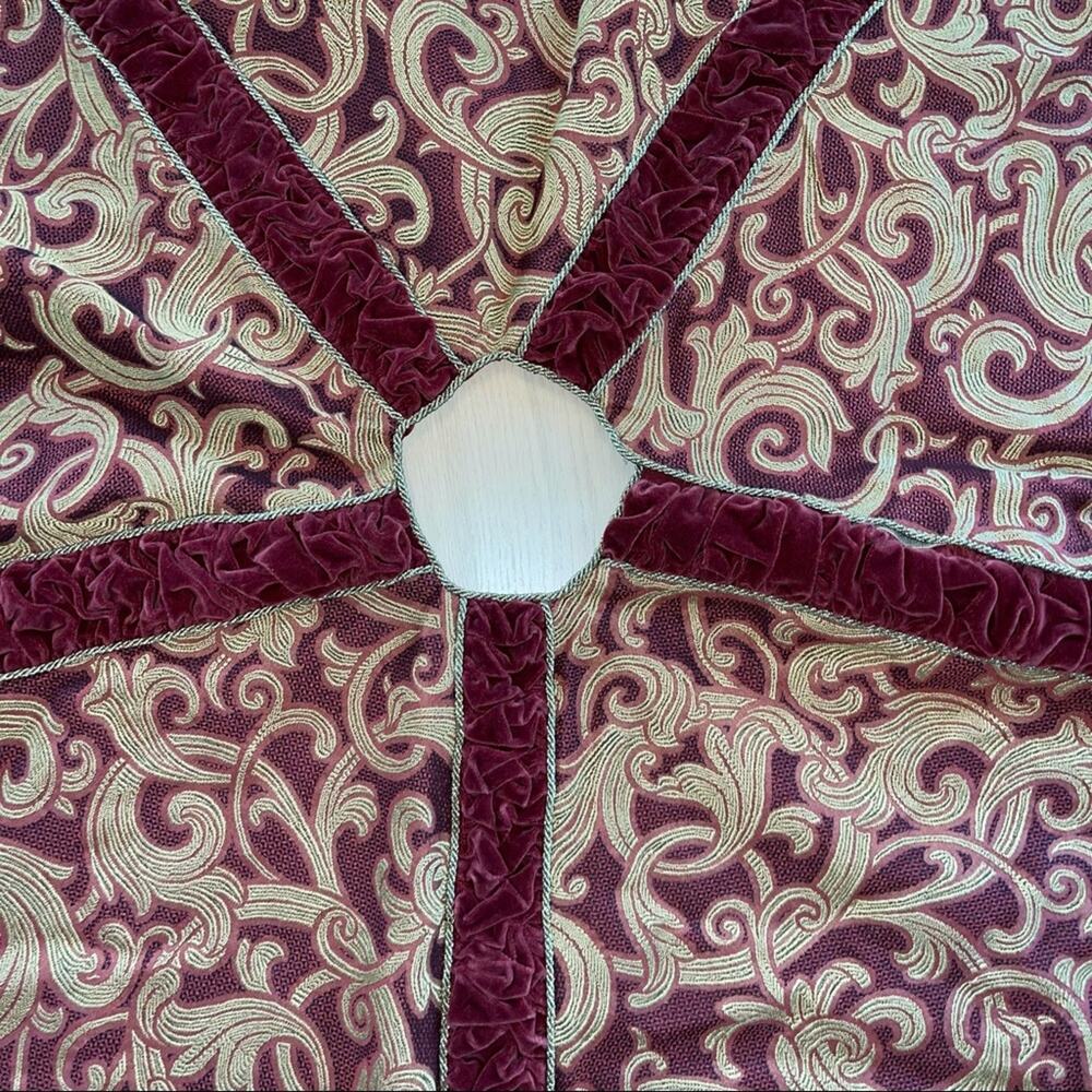 Christmas Tree Skirt - Picture 4 of 10